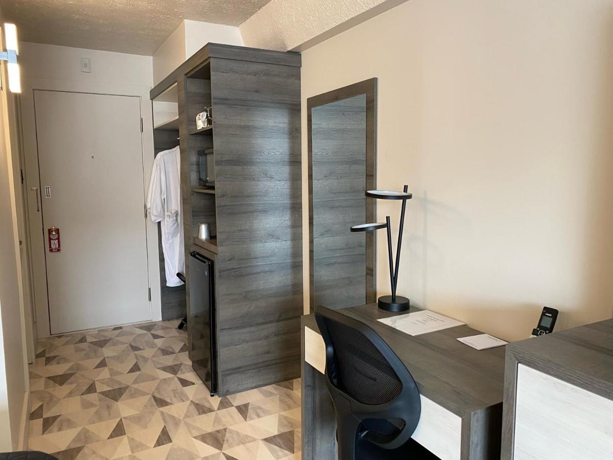 Travelodge By Wyndham Drummondville Kültér fotó