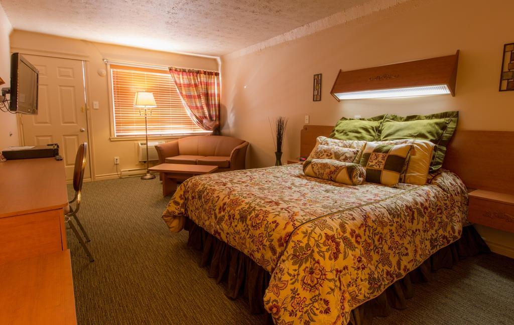 Travelodge By Wyndham Drummondville Szoba fotó